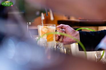 Jégkert Télen (októbertől áprilisig)